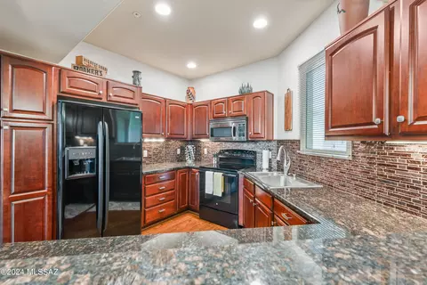 2550 E River Rd #11204, Tucson, AZ 85718