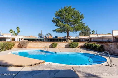 31 E Pastime Rd, Tucson, AZ 85705