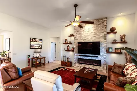 60638 E Arroyo Vista Dr, Oracle, AZ 85623