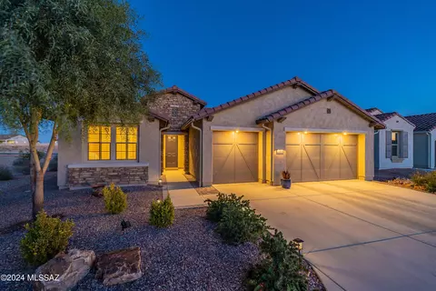 1494 E Claystone Dr, Green Valley, AZ 85614