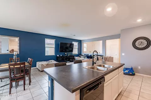 Kitchen - 8744 E Stone Meadow Cir, Tucson, AZ 85730 photo 4 of 4
