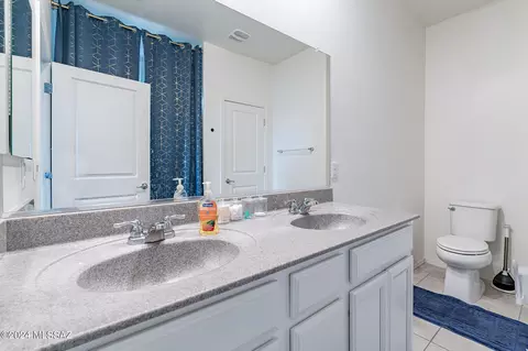 Bath - 8744 E Stone Meadow Cir, Tucson, AZ 85730 photo 2 of 3