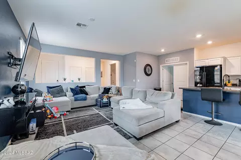 Living - 8744 E Stone Meadow Cir, Tucson, AZ 85730 photo 2 of 2