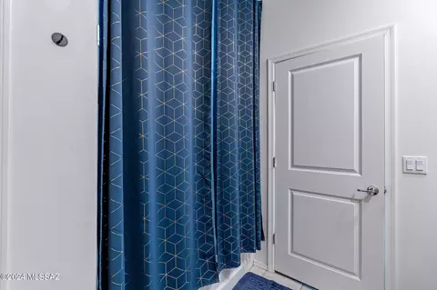 Bath - 8744 E Stone Meadow Cir, Tucson, AZ 85730 photo 3 of 3
