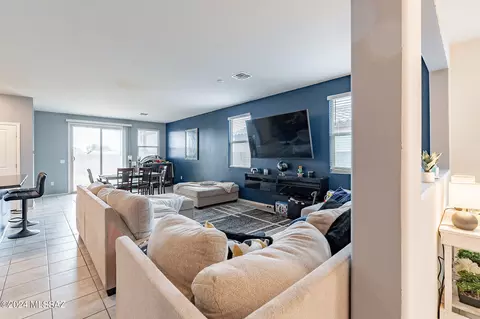 Living - 8744 E Stone Meadow Cir, Tucson, AZ 85730 photo 1 of 2