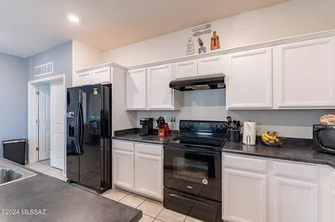 Kitchen - 8744 E Stone Meadow Cir, Tucson, AZ 85730 photo 1 of 4