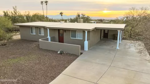402 E Lazy Horse Pl, Tucson, AZ 85704