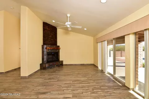 Living - 1939 W Camino Toro Bronco, Vail, AZ 85641 photo 2 of 4
