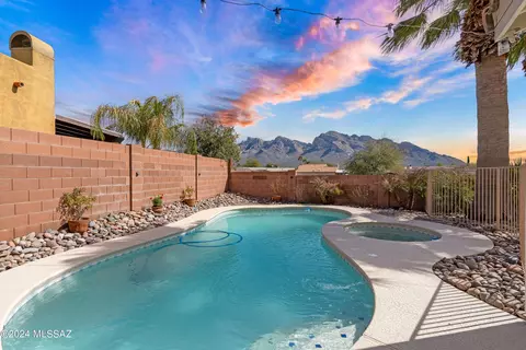 977 W Eagle Look Ln, Tucson, AZ 85737