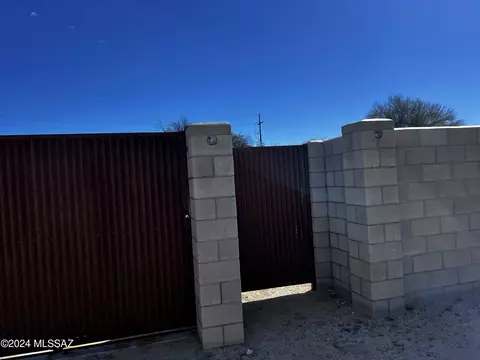 672 W River Rd, Tucson, AZ 85704