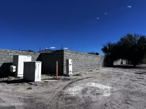 672 W River Rd, Tucson, AZ 85704 photo 2