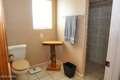 Bath - 910 E Cholla Ct, Pearce, AZ 85625 photo 3 of 7