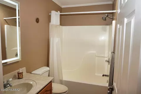 Bath - 910 E Cholla Ct, Pearce, AZ 85625 photo 5 of 7