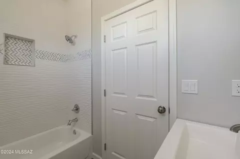 Bath - 2960 E Kreisler Pl, Vail, AZ 85641 photo 5 of 5