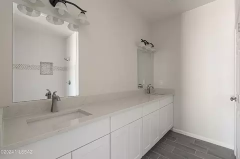 Bath - 2960 E Kreisler Pl, Vail, AZ 85641 photo 1 of 5