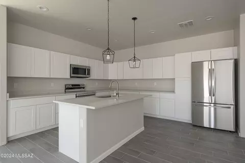 Kitchen - 2960 E Kreisler Pl, Vail, AZ 85641 photo 1 of 10