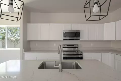 Kitchen - 2960 E Kreisler Pl, Vail, AZ 85641 photo 10 of 10