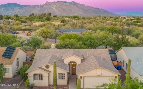8832 N Bottlebush Ln, Tucson, AZ 85742