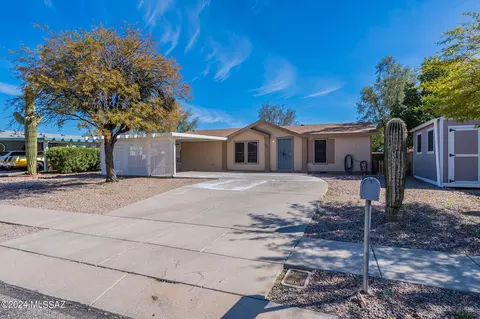 8962 N Valhalla Dr, Tucson, AZ 85743