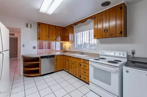 Kitchen - 5458 E 8th St, Tucson, AZ 85711 photo 1 of 7