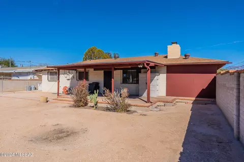 Exterior - 5458 E 8th St, Tucson, AZ 85711 photo 9 of 11