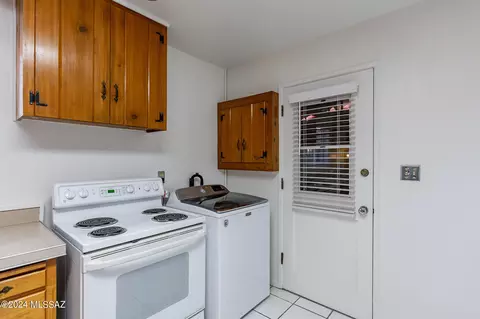 Kitchen - 5458 E 8th St, Tucson, AZ 85711 photo 6 of 7