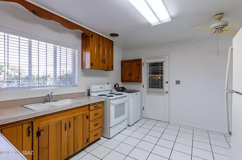 Kitchen - 5458 E 8th St, Tucson, AZ 85711 photo 3 of 7