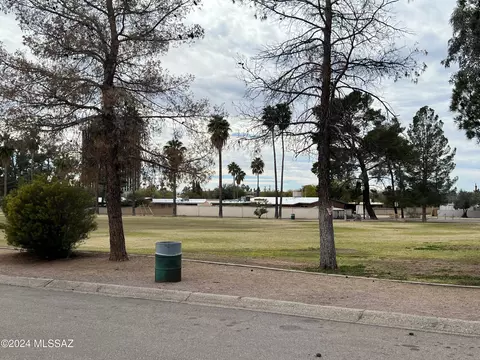 View/Area - 5458 E 8th St, Tucson, AZ 85711 photo 2 of 2