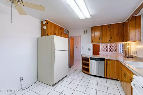 Kitchen - 5458 E 8th St, Tucson, AZ 85711 photo 4 of 7
