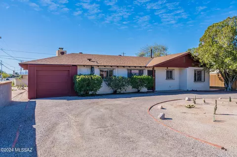 Exterior - 5458 E 8th St, Tucson, AZ 85711 photo 5 of 11