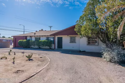 Exterior - 5458 E 8th St, Tucson, AZ 85711 photo 4 of 11