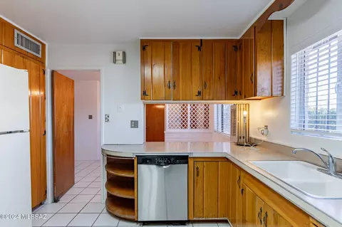 Kitchen - 5458 E 8th St, Tucson, AZ 85711 photo 7 of 7