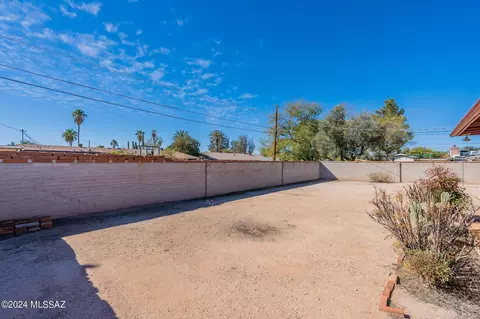 Exterior - 5458 E 8th St, Tucson, AZ 85711 photo 8 of 11