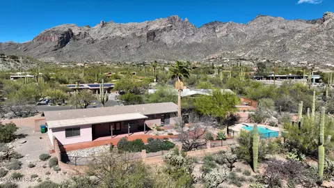 3872 E Lizard Rock Pl, Tucson, AZ 85718