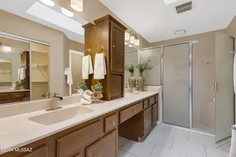 Bath - 64503 E Round Robin Ln, Saddlebrooke, AZ 85739 photo 2 of 4