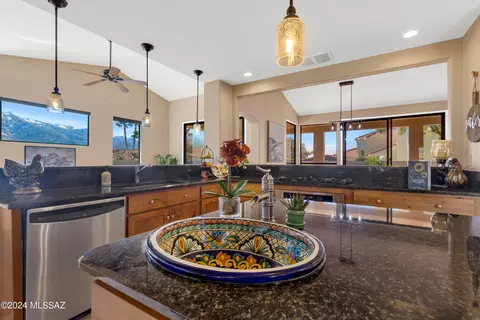 Kitchen - 64503 E Round Robin Ln, Saddlebrooke, AZ 85739 photo 3 of 8