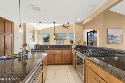 Kitchen - 64503 E Round Robin Ln, Saddlebrooke, AZ 85739 photo 5 of 8