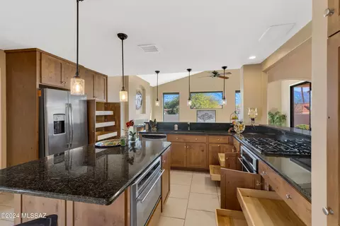 Kitchen - 64503 E Round Robin Ln, Saddlebrooke, AZ 85739 photo 8 of 8
