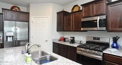 Kitchen - 12024 E Becker Dr, Vail, AZ 85641 photo 3 of 5