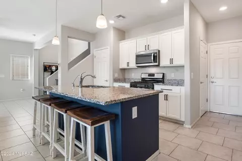 Kitchen - 8868 E Abrams Loop, Tucson, AZ 85710 photo 3 of 5