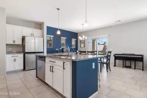 8868 E Abrams Loop, Tucson, AZ 85710