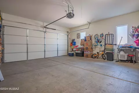 Exterior - 8868 E Abrams Loop, Tucson, AZ 85710 photo 4 of 9