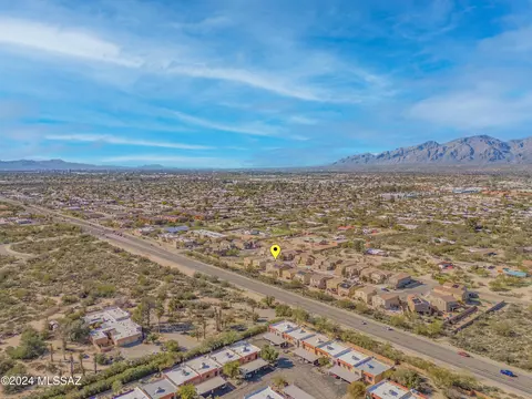 View/Area - 8868 E Abrams Loop, Tucson, AZ 85710 photo 4 of 5
