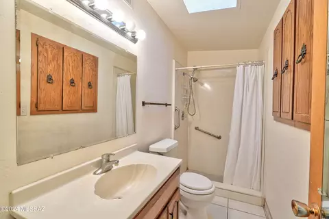 Bath - 6122 E Hampton St, Tucson, AZ 85712 photo 2 of 4