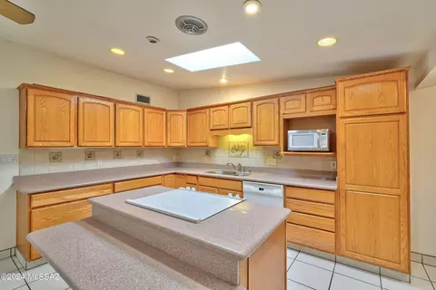 Kitchen - 6122 E Hampton St, Tucson, AZ 85712 photo 2 of 6