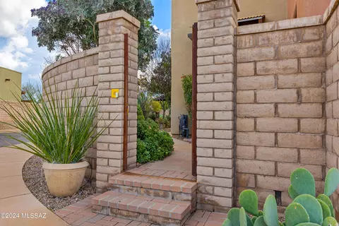 Exterior - 502 E Cedarvale Rd, Tucson, AZ 85704 photo 1 of 15