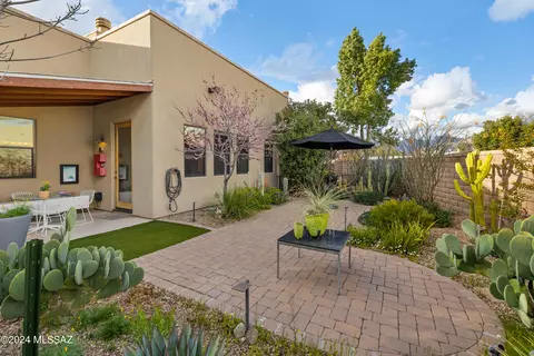 Exterior - 502 E Cedarvale Rd, Tucson, AZ 85704 photo 4 of 15