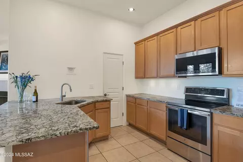 Kitchen - 502 E Cedarvale Rd, Tucson, AZ 85704 photo 2 of 3