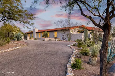 2700 E Avenida De Posada, Tucson, AZ 85718