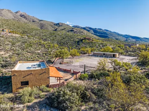 5277 N Sahuaro Canyon Ln, Tucson, AZ 85749